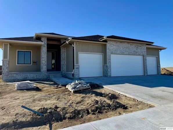 10316 S 212th St, Gretna, NE 68028