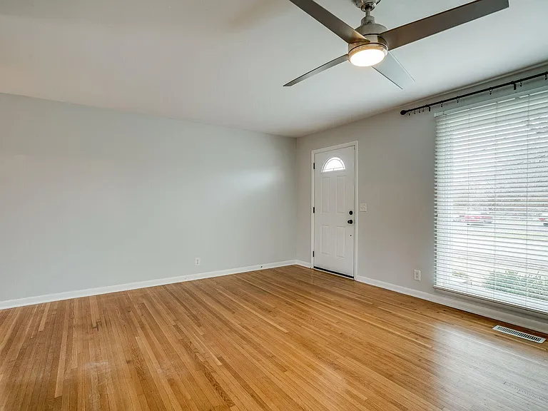 539 Northcrest Dr — Photo 15