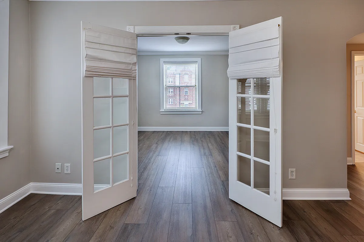 Building Photo - 7558 Parkdale Ave #3