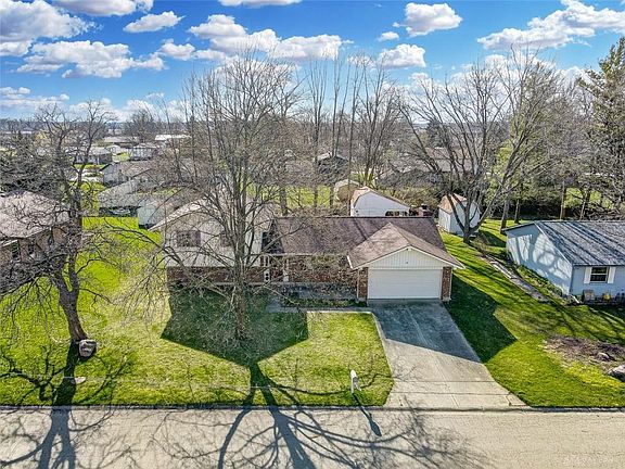 2nd image of 565 Wisteria Dr