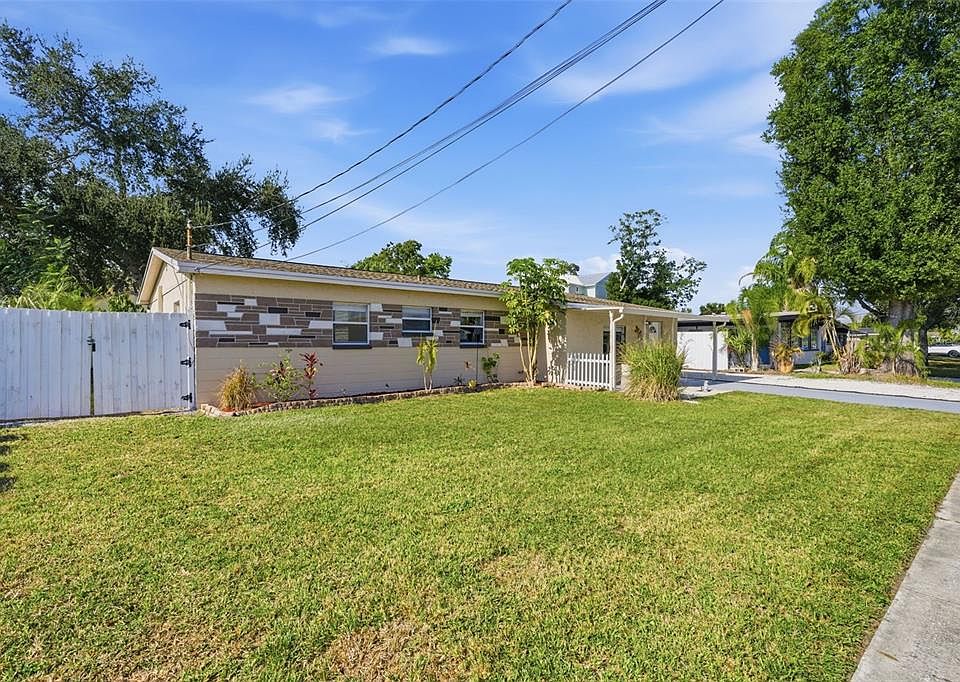 1st image of 318 Country Club Dr