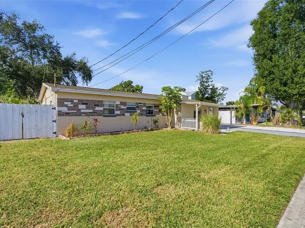 318 Country Club Dr, Oldsmar, FL 34677