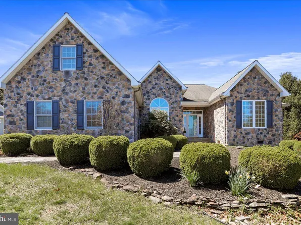 380 Peace Pipe Ln, Hedgesville, WV 25427