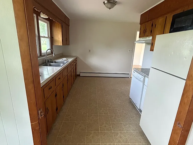 1502 Harkins Rd — Photo 3