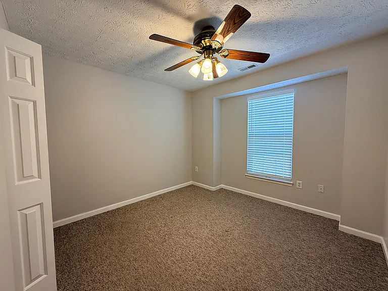 235 Eisenhower Ct — Photo 14