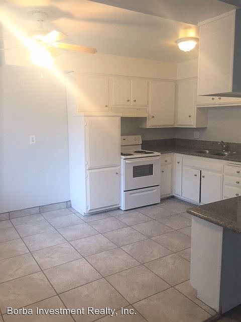 1st image of 985 N Park Cir APT 6