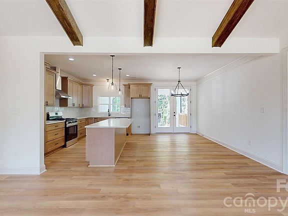3rd image of 2922 Sweetgrass Ln #33