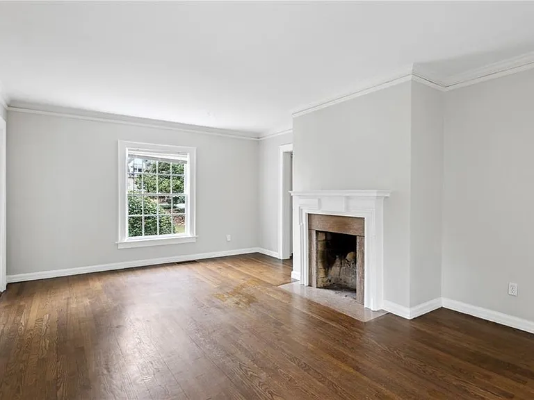 2878 N Hills Dr NE — Photo 9