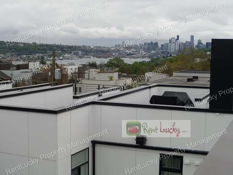 4304 Evanston Ave N — Photo 30