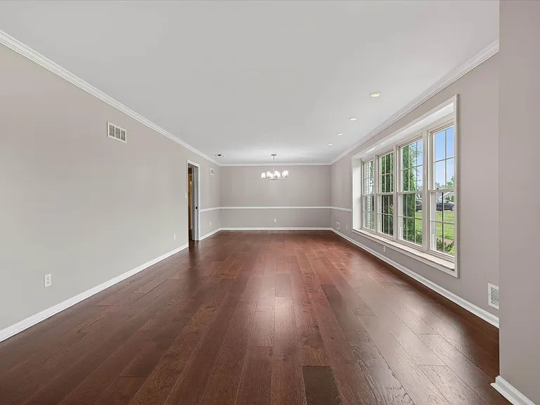 306 Locust Rd — Photo 9