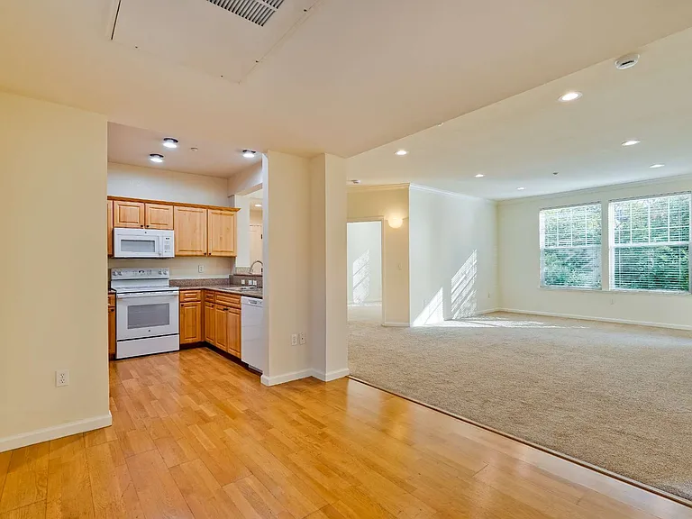 Encinal Place Apartments — Photo 15