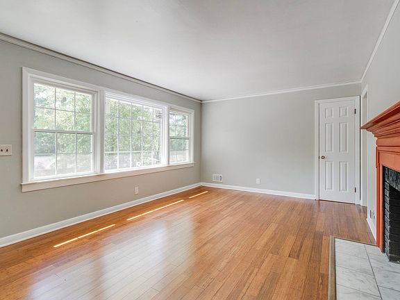 5th image of 836 Delverton Rd