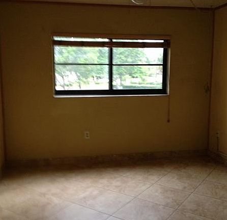 5th image of 701 NW 19th St APT 208