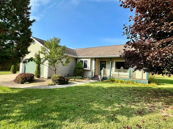 877 N Western Ave, Cheboygan, MI 49721