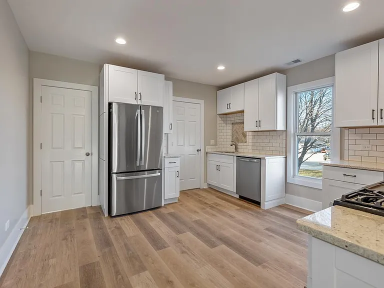328 N 5th St #200 — Photo 13