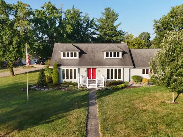 28 Park Ln, Fairfield, IL 62837