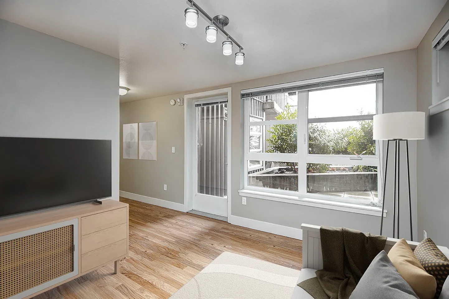 1611 on Lake Union — Photo 4