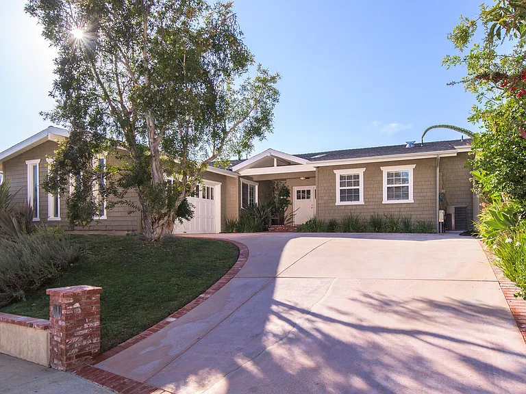 843 Enchanted Way — Photo 2
