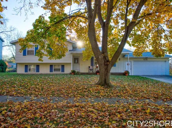 418 Harrison St, Coopersville, MI 49404
