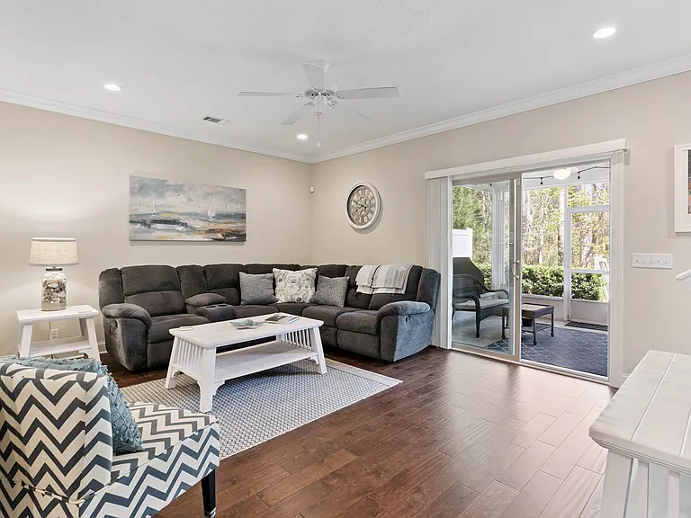 807 Mariners Cir — Photo 14