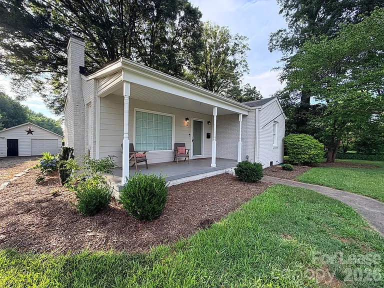 1411 Richland Dr — Photo 3