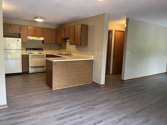 4th image of 122 Burke Ave APT 18