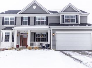 725 Amber Ridge Ave, Glen Ellyn, IL 60137