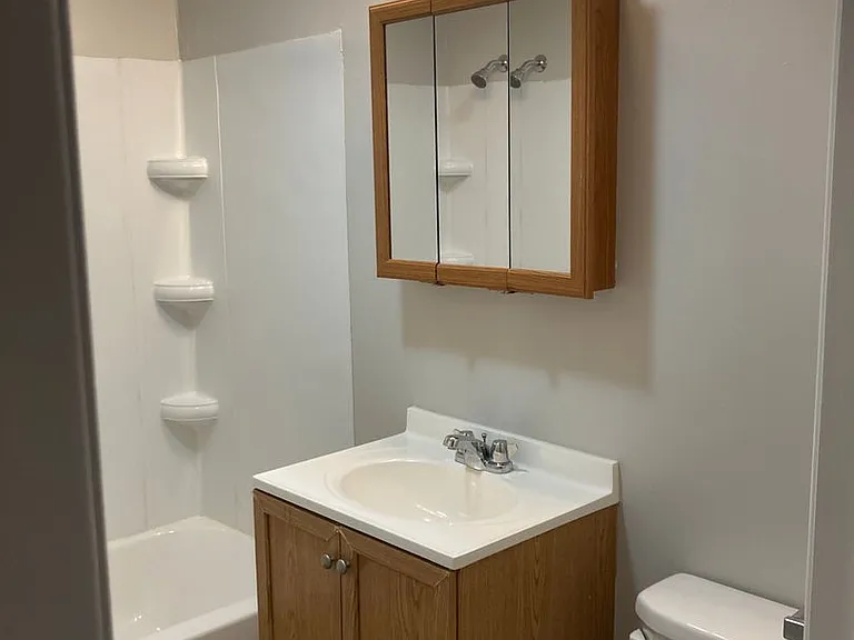 211 Southern Ave — Photo 6