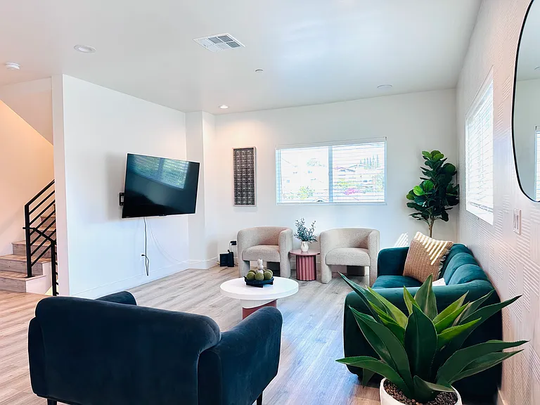 218 N Coronado St #216-1/2 — Photo 11