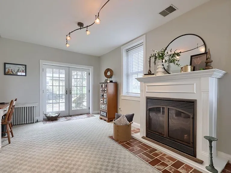 2047 Jarvis Rd — Photo 22