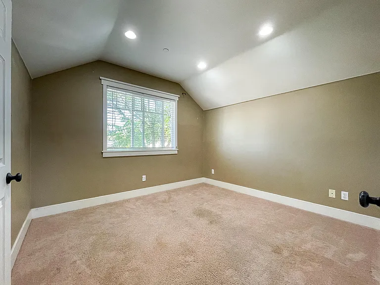 1725 S Maple St #4 — Photo 10