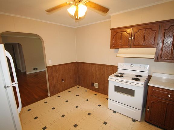 Eat-in kitchen