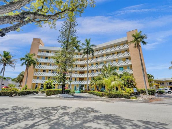 2400 NE 9th St APT 304