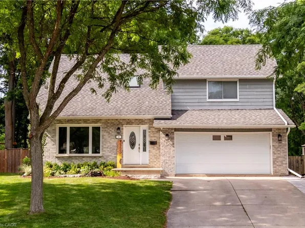 15 McLeod Ct, Kitchener, ON N2R 1A9