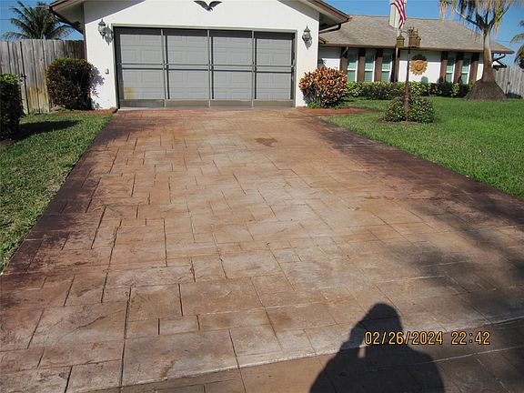 3rd image of 1532 SE Croquet Street