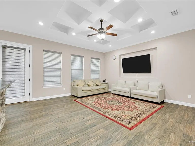 2410 Colvin Ave — Photo 8