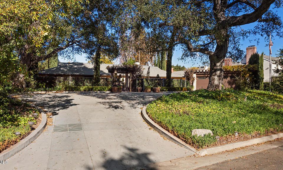 1st image of 895 Hillcrest Pl