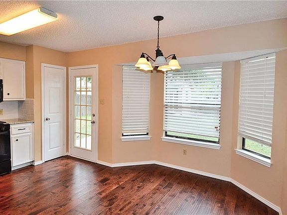 5th image of 16328 Edgemere Dr