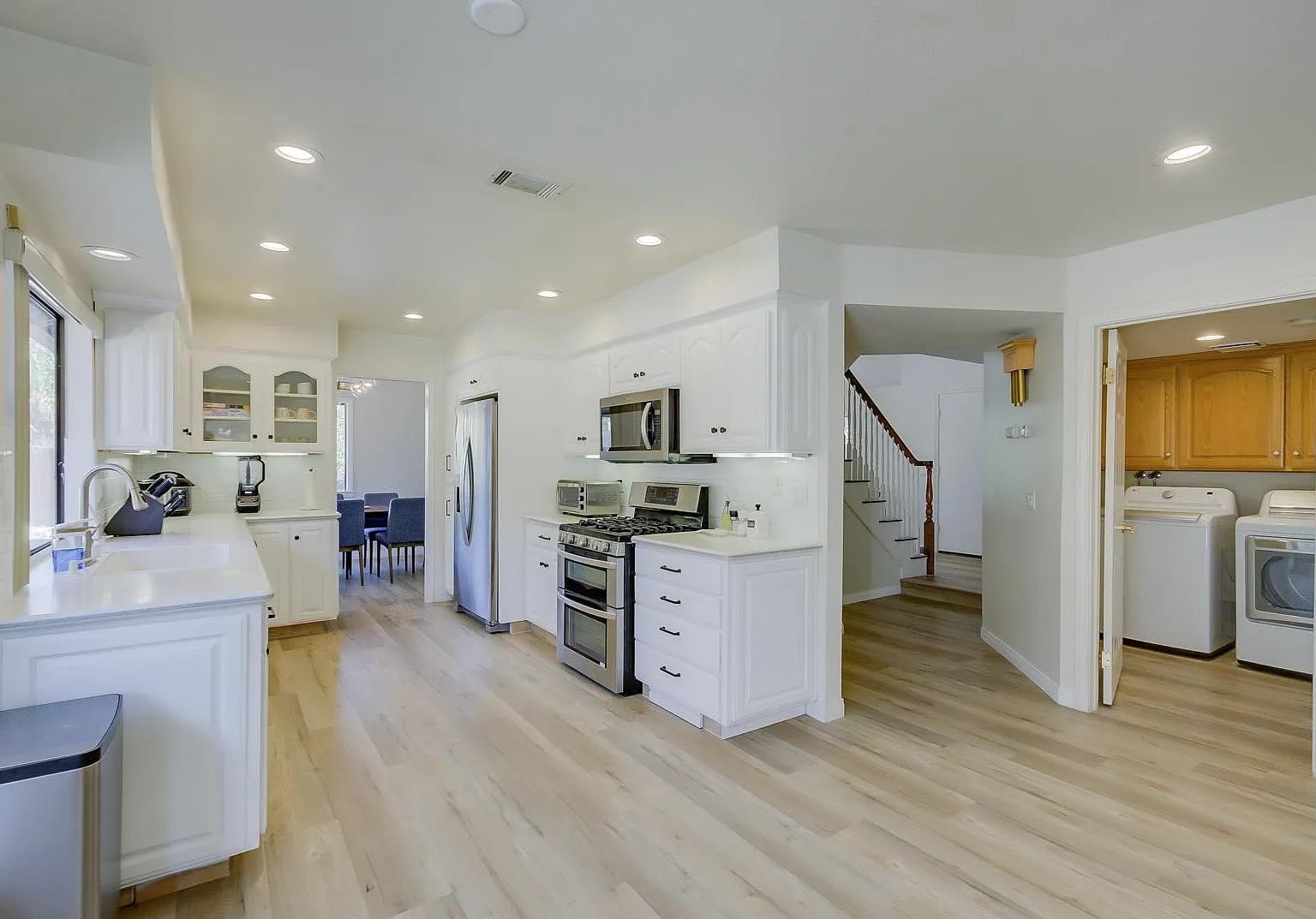 5 bed, 2200 sqft, $6,200 — Photo 3