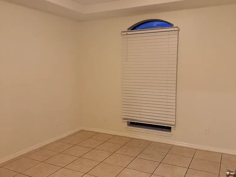 701 E Cheyenne Ave — Photo 9