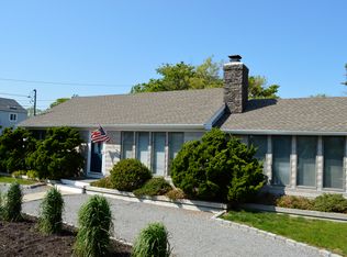 7 Gilbert Rd, Hampton Bays, NY 11946