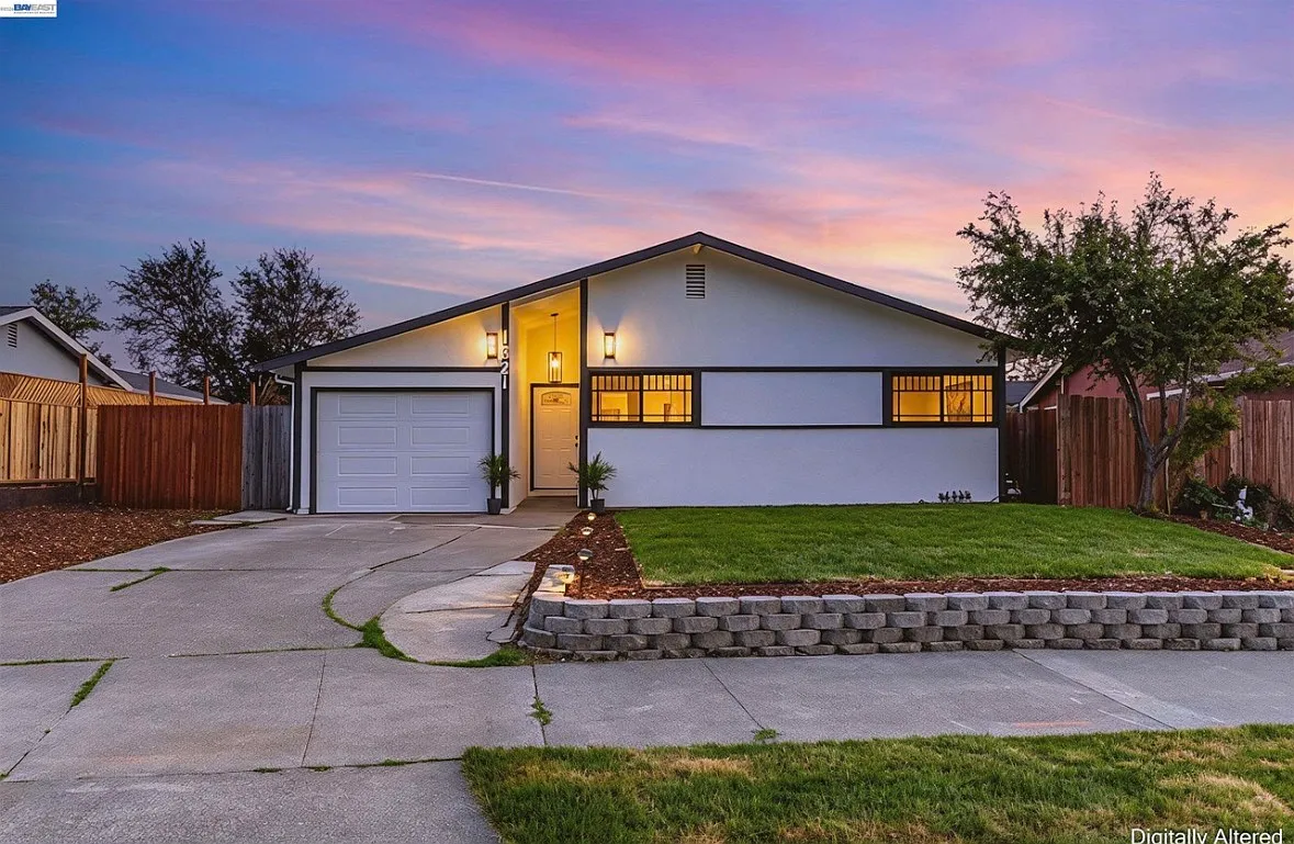 3 bed, 1207 sqft, $2,850 — Photo 1