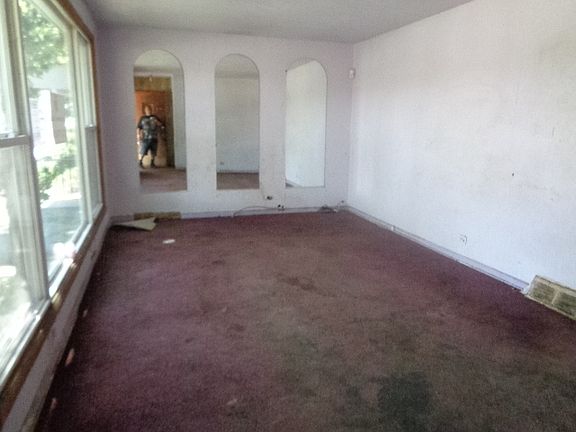 4th image of 4554 S La Crosse Ave