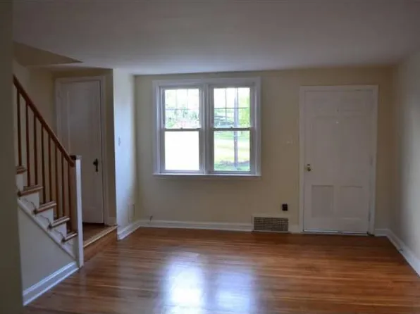 389 S Carol Blvd, Upper Darby, PA 19082