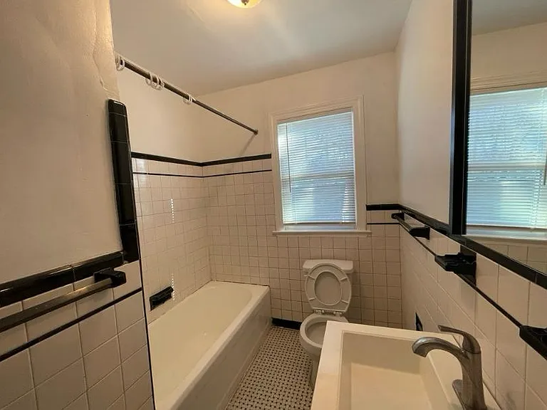4300 Jefferson St — Photo 8