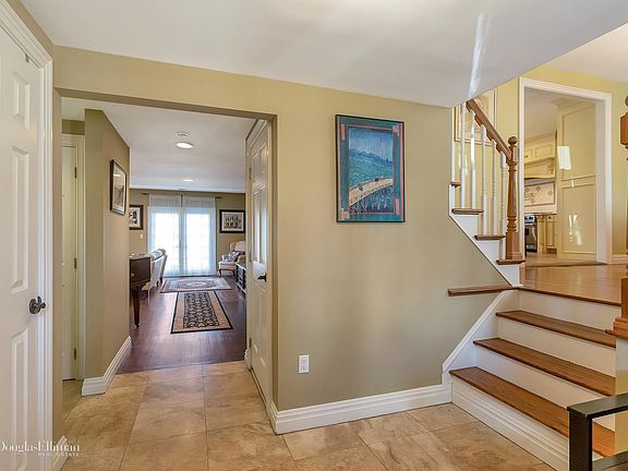 5th image of 124 Schoharie Dr