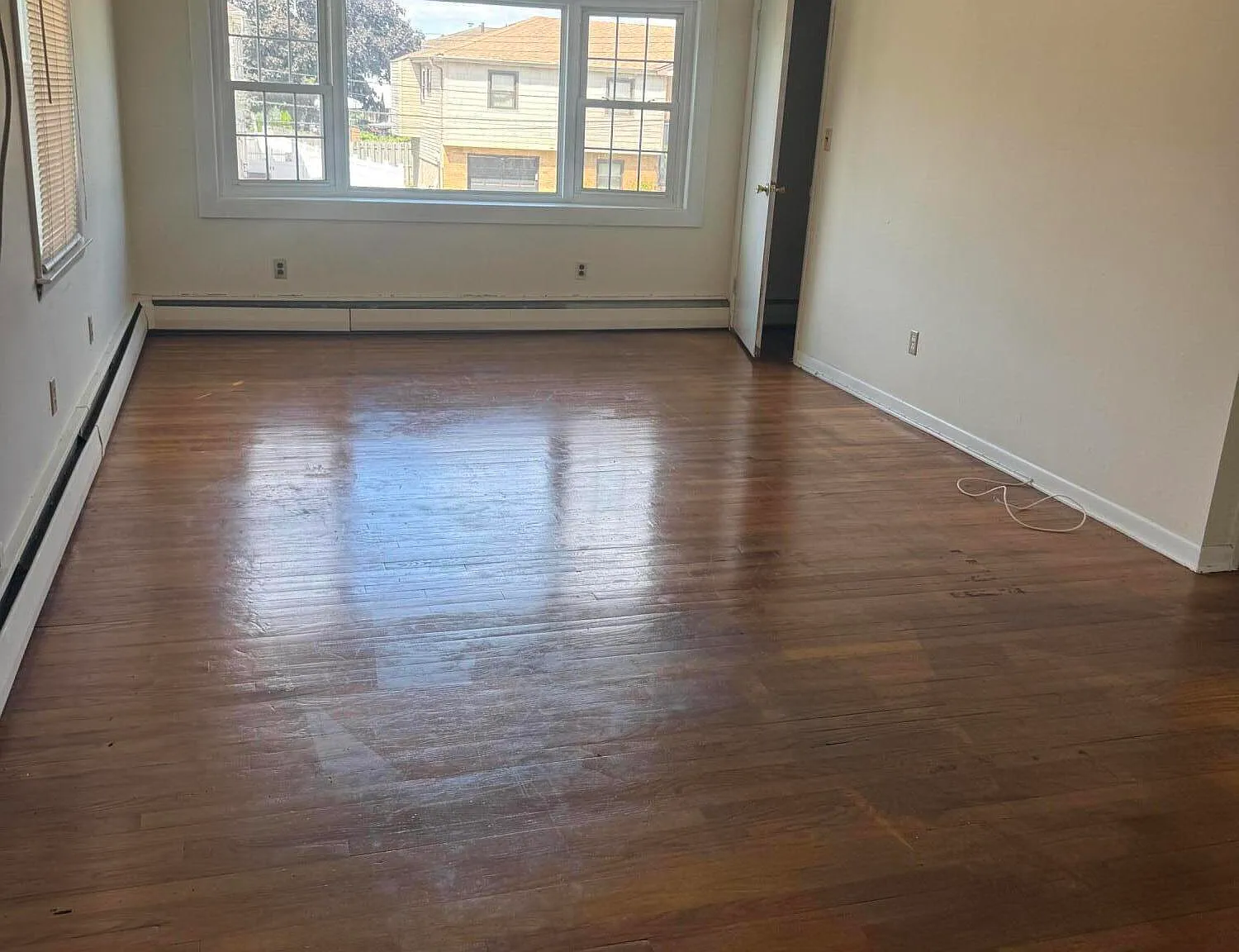 3 bed, 1.0 bath, 1080000 sqft, $2,800 — Photo 3