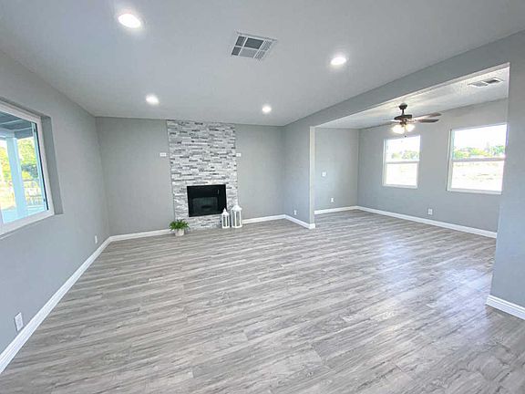3rd image of 4754 W Avenue L10