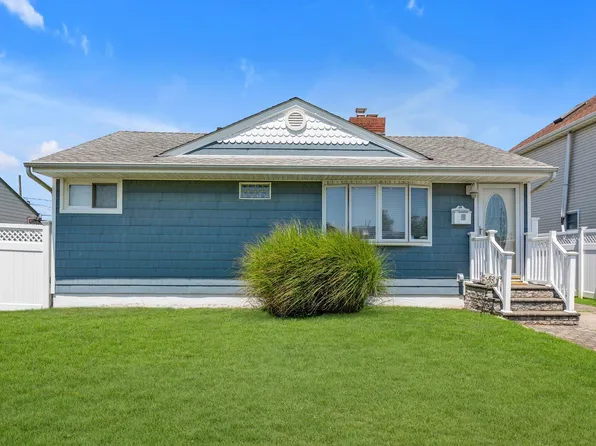 62 Grant Street, Freeport, NY 11520