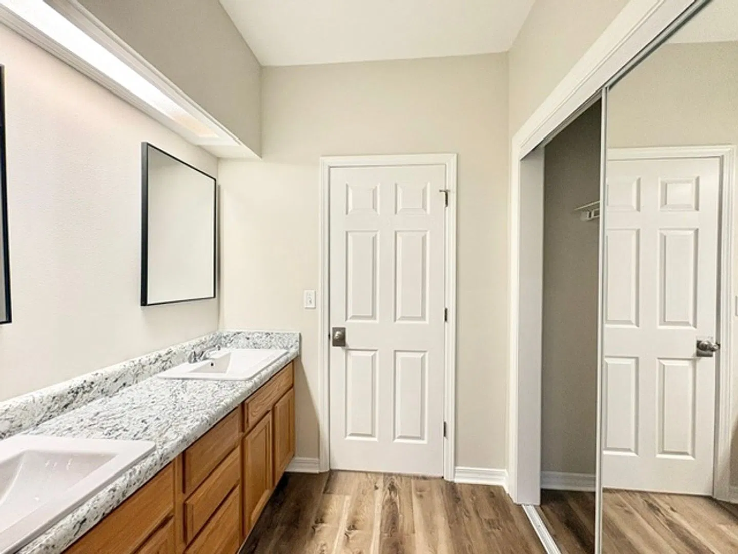 Golf Villa Condos — Photo 4